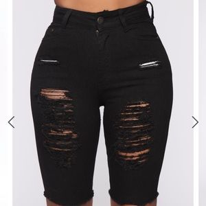 Distressed Bermuda shorts NWT